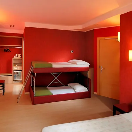 Western Porto Antico Отель 3*