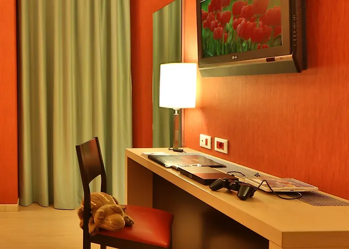 Отель Western Porto Antico 3*