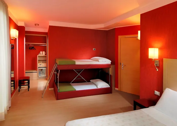 Western Porto Antico Hotel 3*